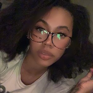 Meet your Posher, Lonna